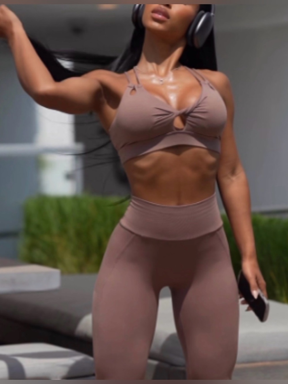 EUC Bombshell Sportswear Twist Sports Bra
